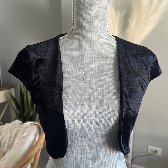 ☘️EXPRESS Crop Top - Picture 1 of 3